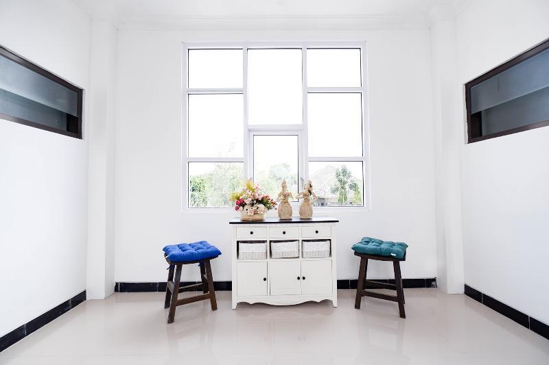 Four D'home by OYO Rooms