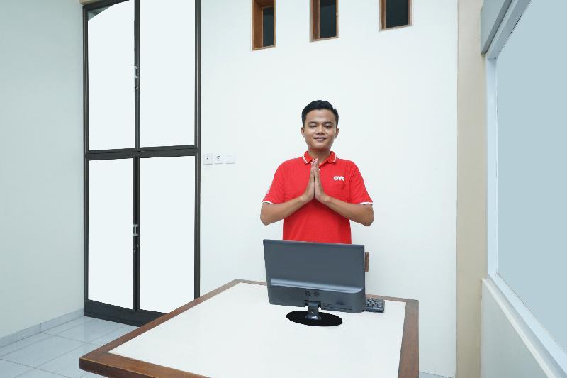 Penginapan Anggrek Syariah 2 by OYO Rooms