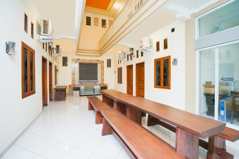Penginapan Anggrek Syariah 2 by OYO Rooms