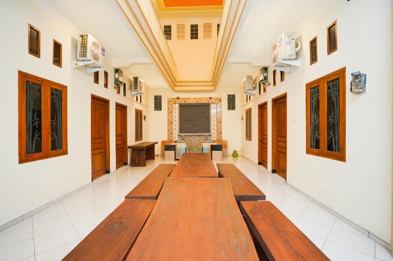 Penginapan Anggrek Syariah 2 by OYO Rooms