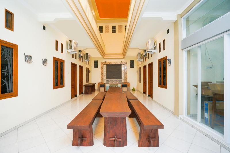 Penginapan Anggrek Syariah 2 by OYO Rooms