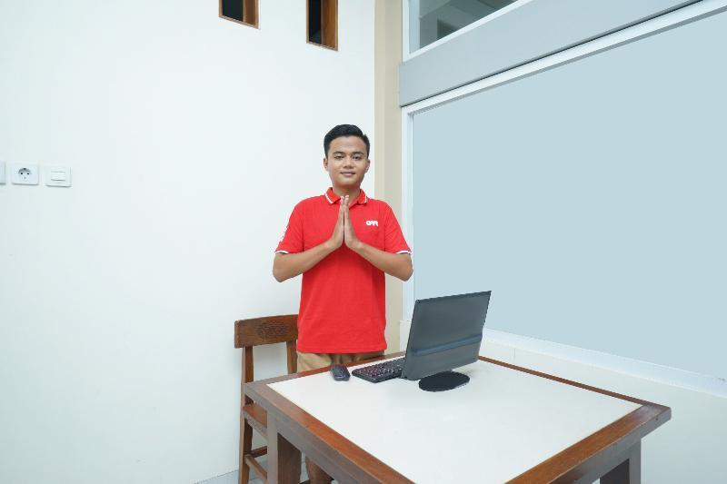 Penginapan Anggrek Syariah 2 by OYO Rooms