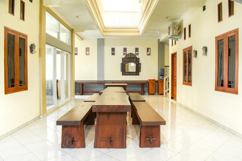 Penginapan Anggrek Syariah 2 by OYO Rooms