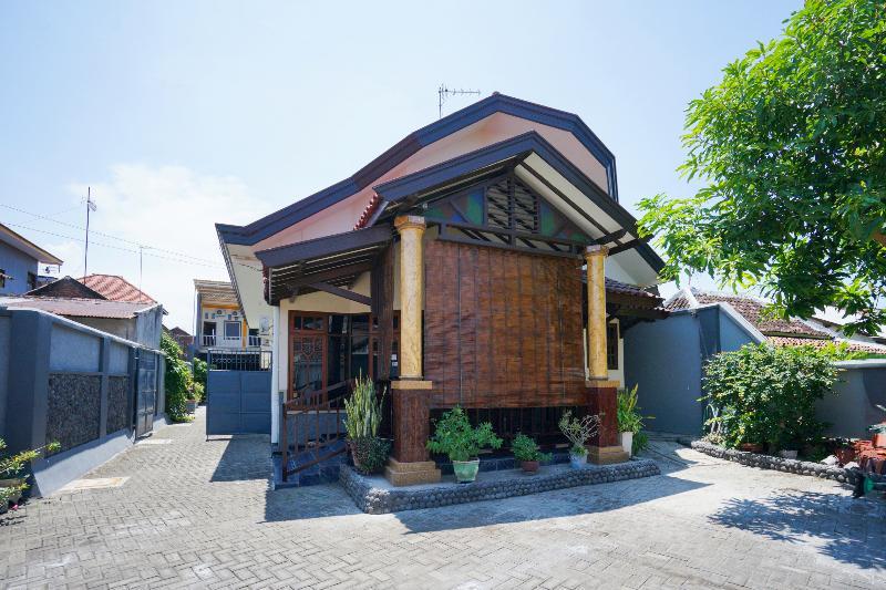 Penginapan Anggrek Syariah 2 by OYO Rooms