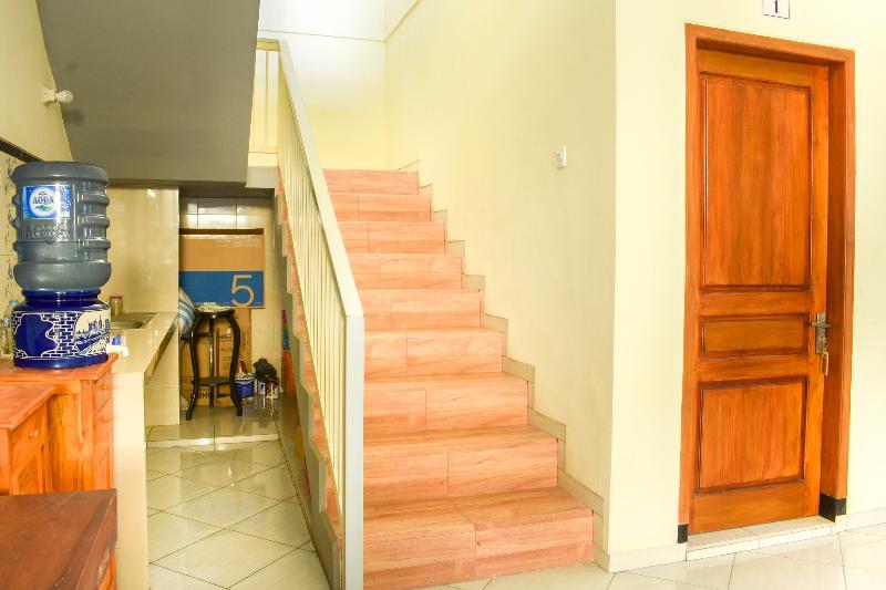 Penginapan Anggrek Syariah 2 by OYO Rooms