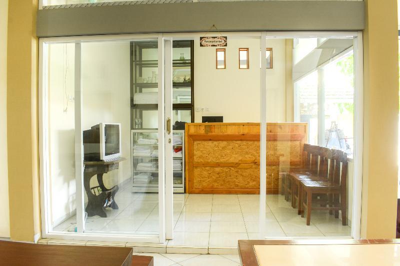 Penginapan Anggrek Syariah 2 by OYO Rooms