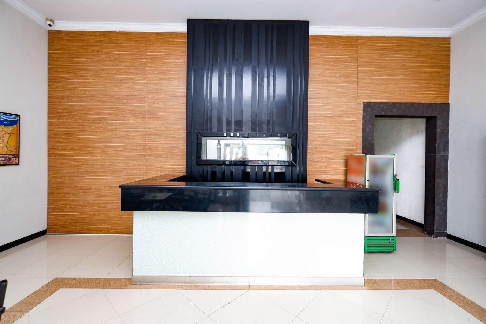 Hotel Kencana by OYO Rooms