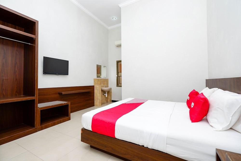 Hotel Kencana by OYO Rooms