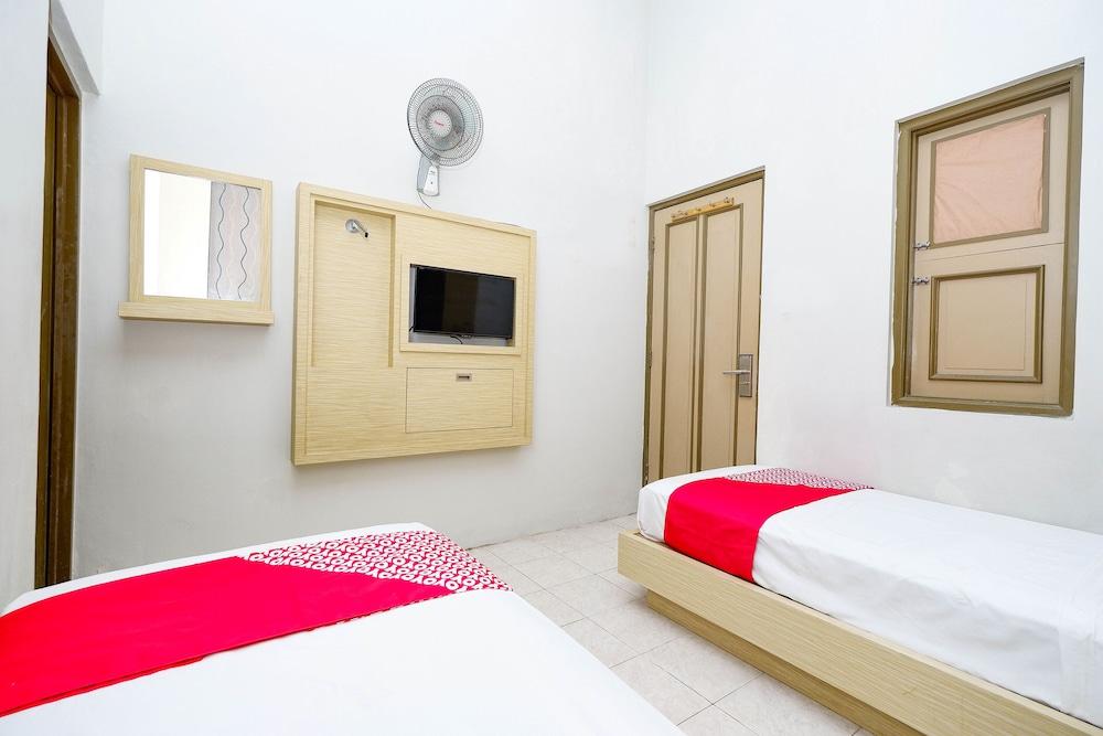 Hotel Kencana by OYO Rooms