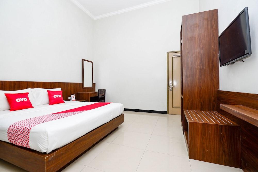 Hotel Kencana by OYO Rooms