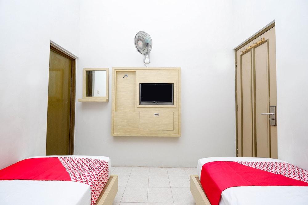 Hotel Kencana by OYO Rooms