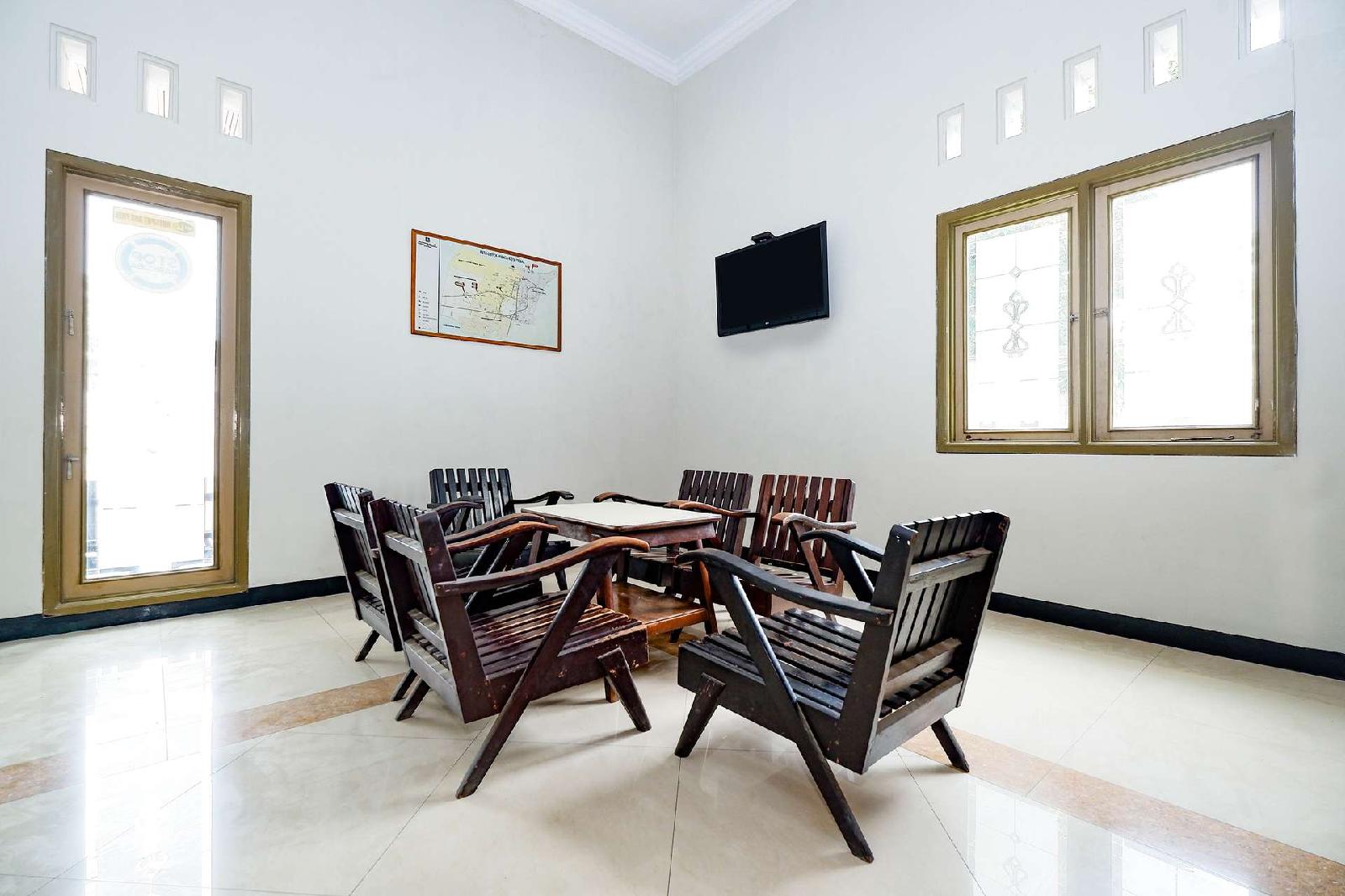 Hotel Kencana by OYO Rooms