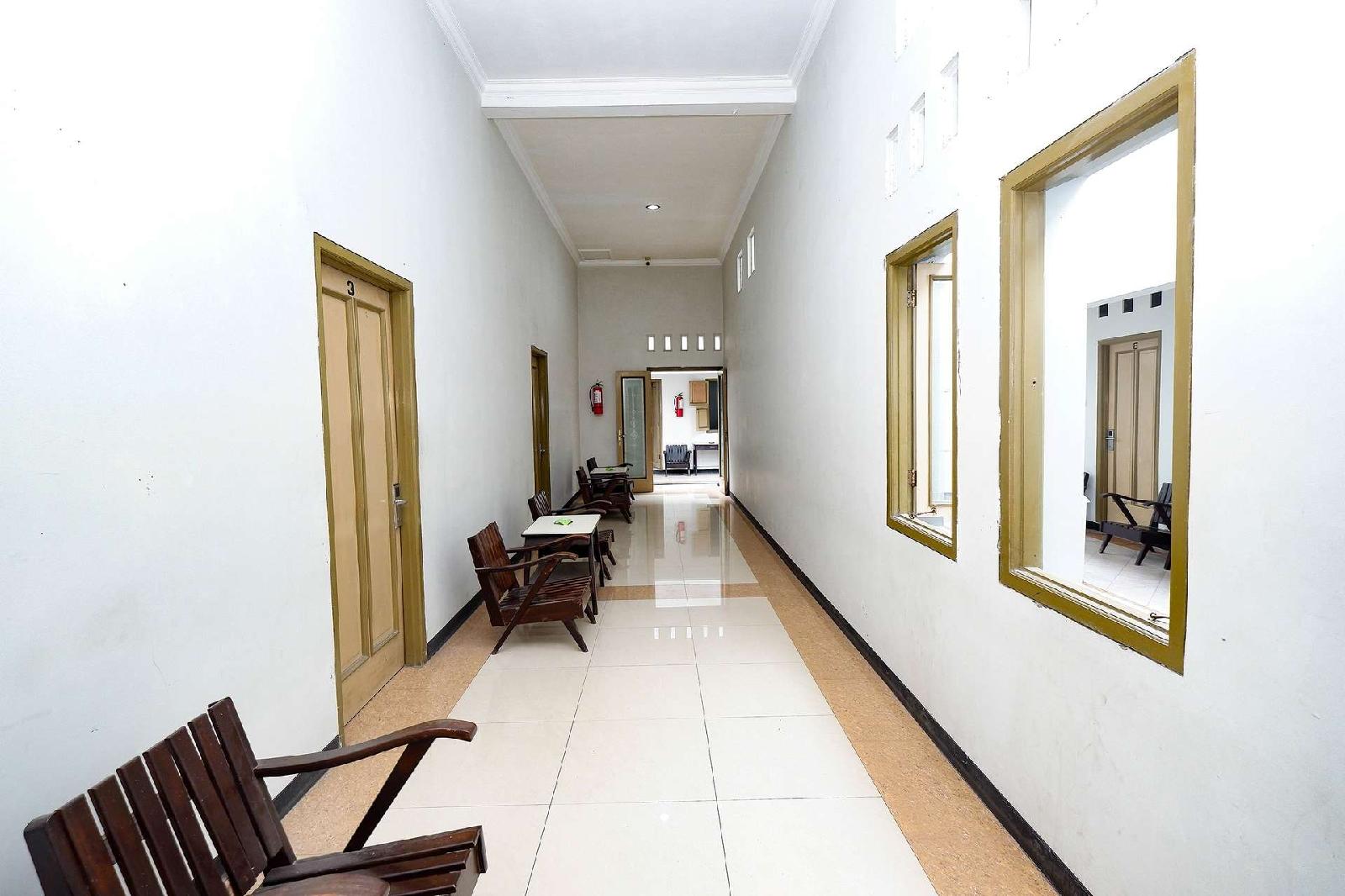 Hotel Kencana by OYO Rooms