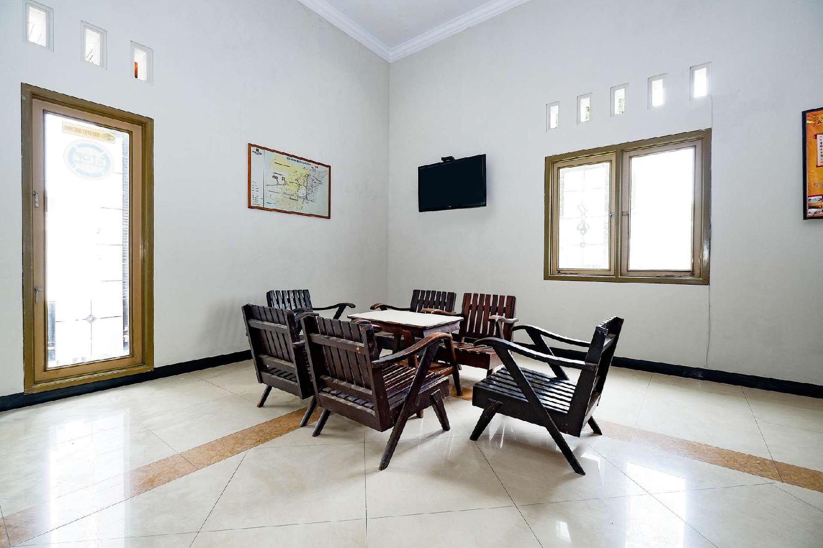 Hotel Kencana by OYO Rooms