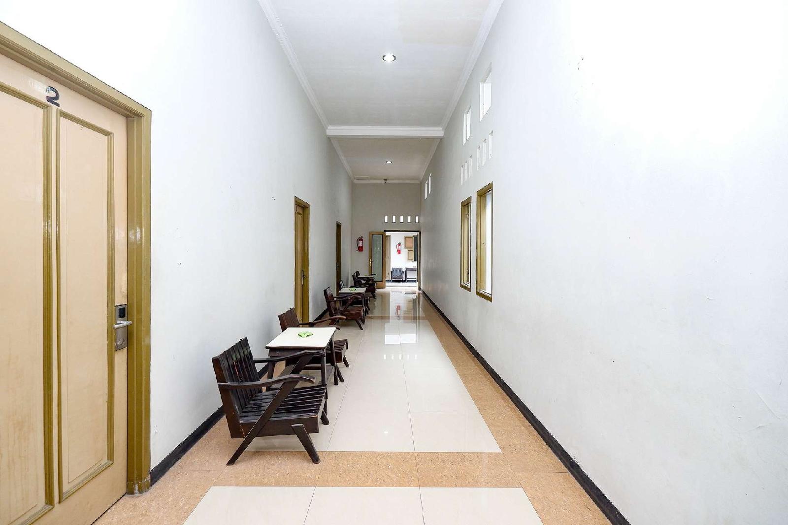 Hotel Kencana by OYO Rooms