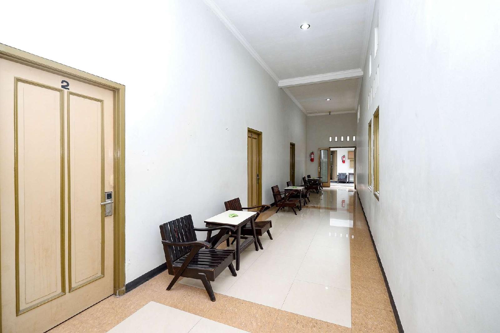 Hotel Kencana by OYO Rooms