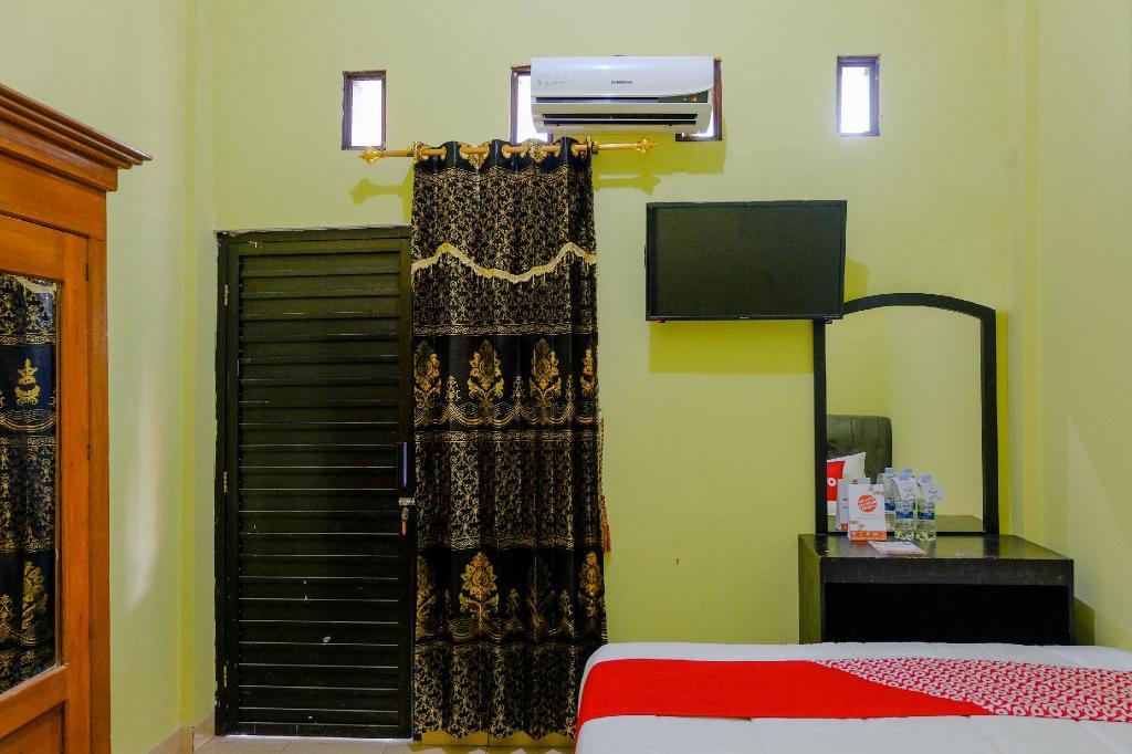 Hj. Aniek Residence by OYO Rooms