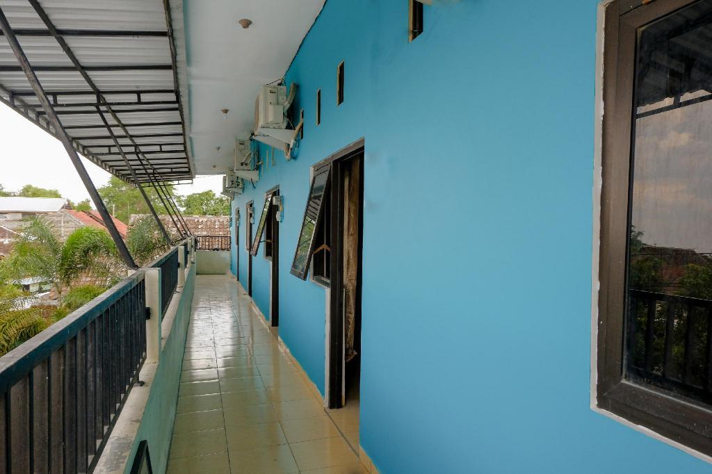 Hj. Aniek Residence by OYO Rooms