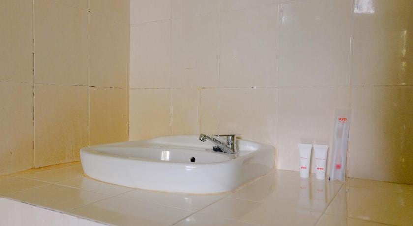 Hj. Aniek Residence by OYO Rooms