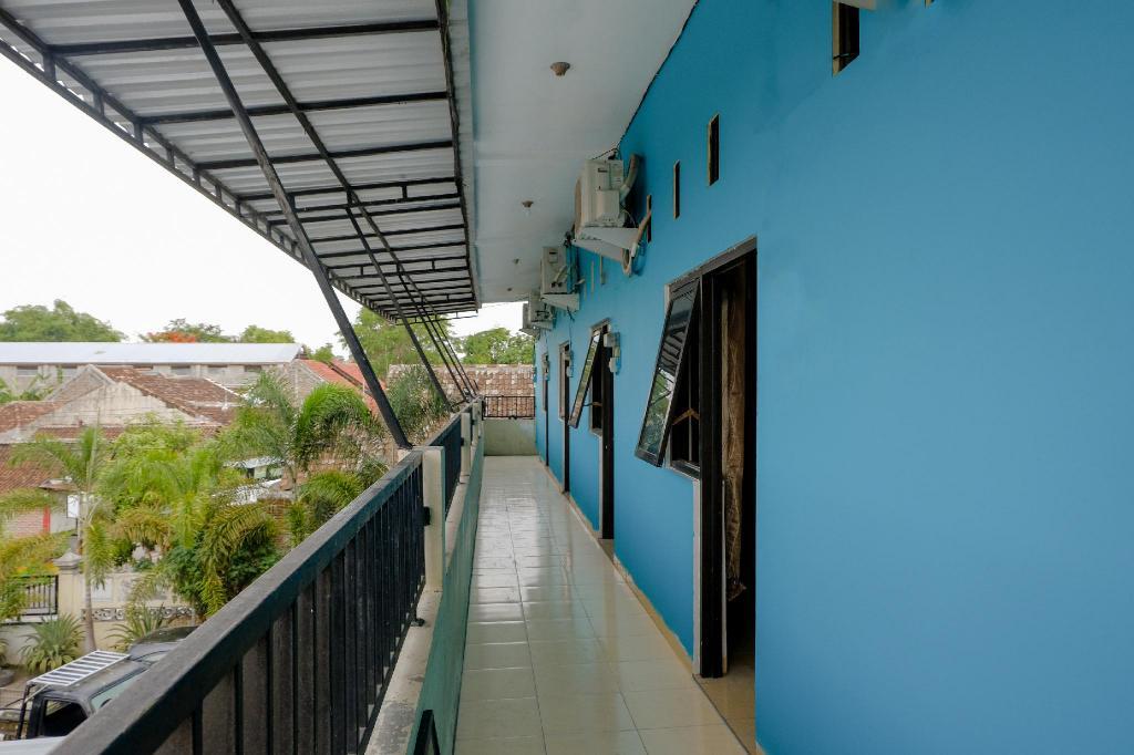 Hj. Aniek Residence by OYO Rooms