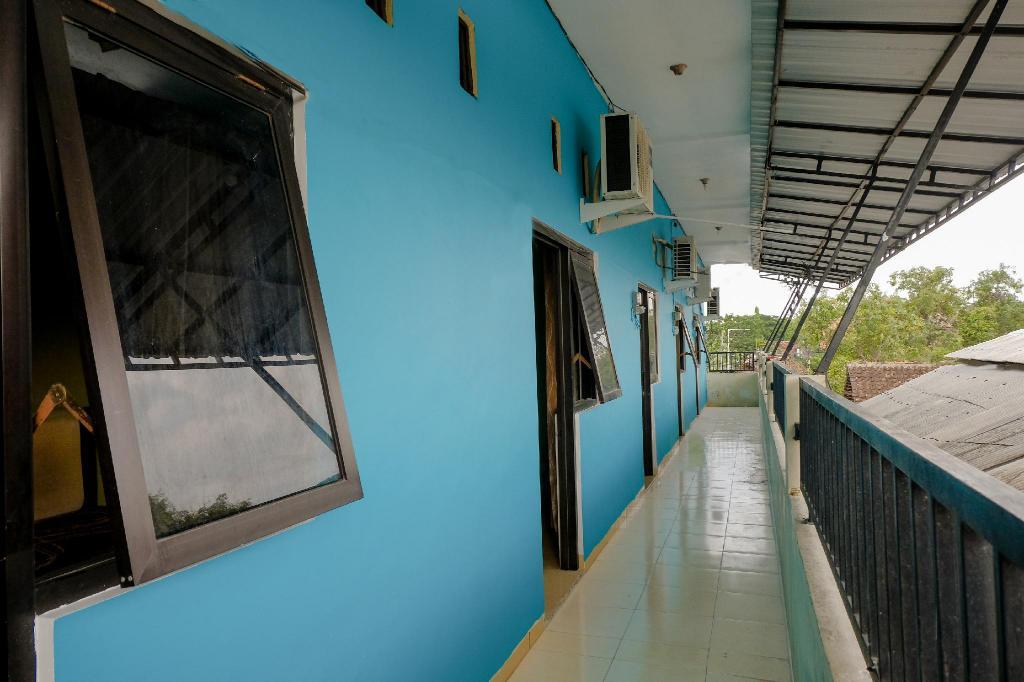 Hj. Aniek Residence by OYO Rooms