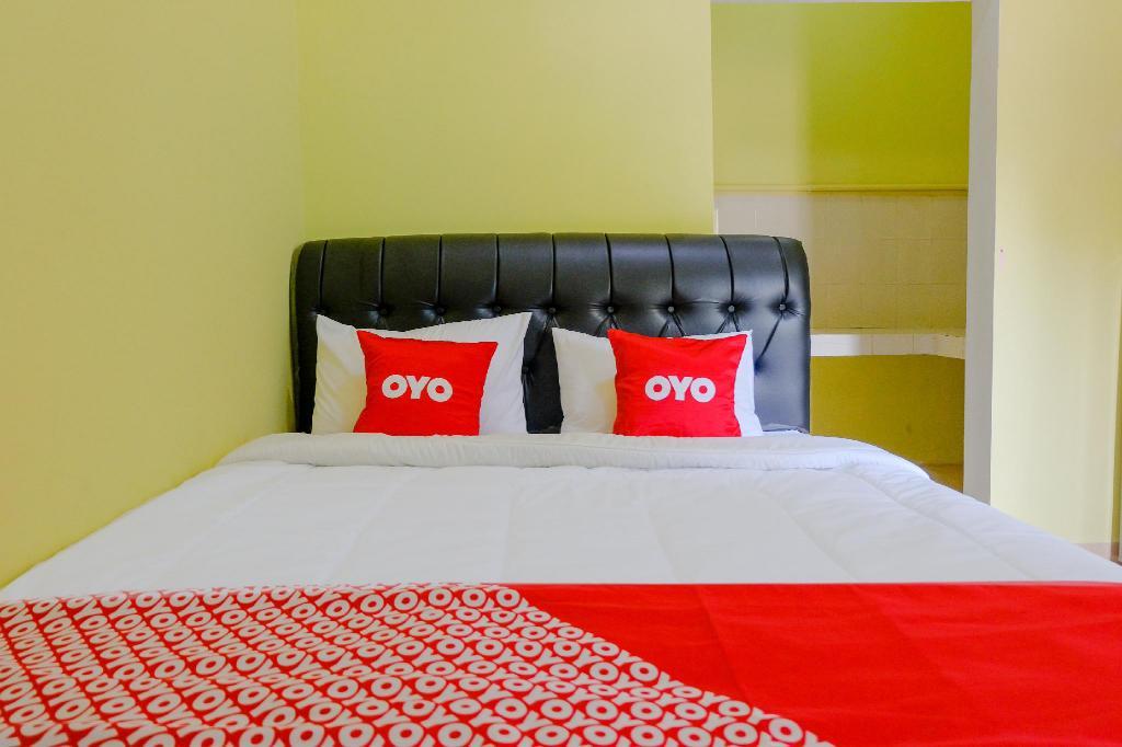 Hj. Aniek Residence by OYO Rooms