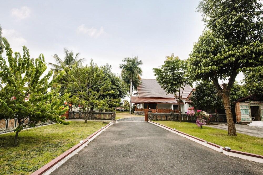 Authentic Osing Homestay by OYO Rooms