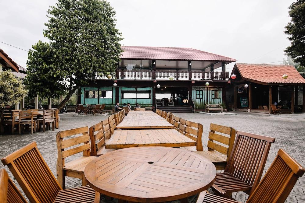 Authentic Osing Homestay by OYO Rooms