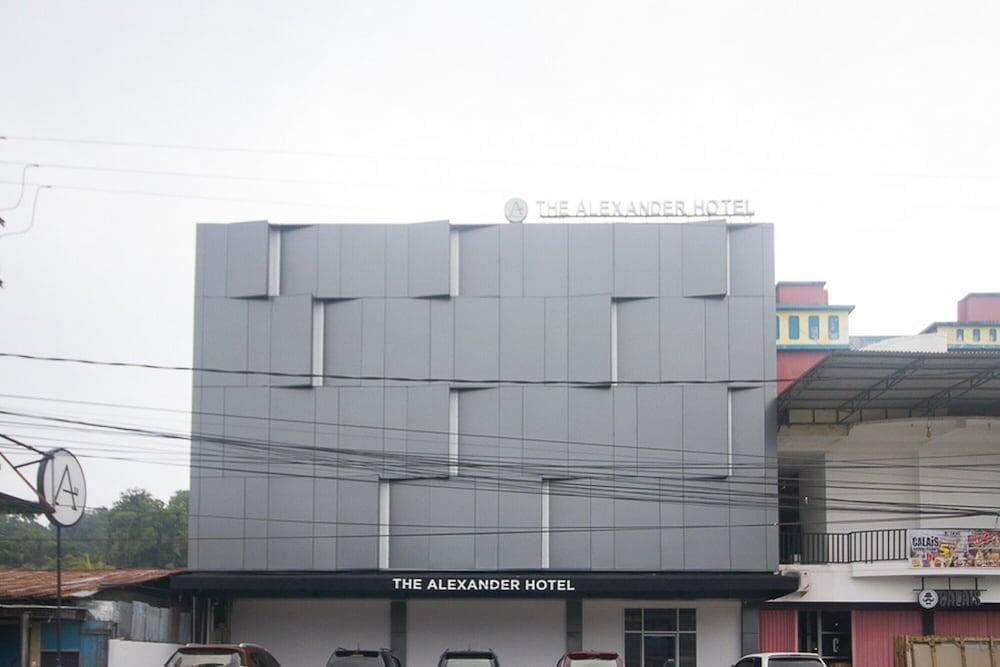 The Alexander Hotel by RedDoorz
