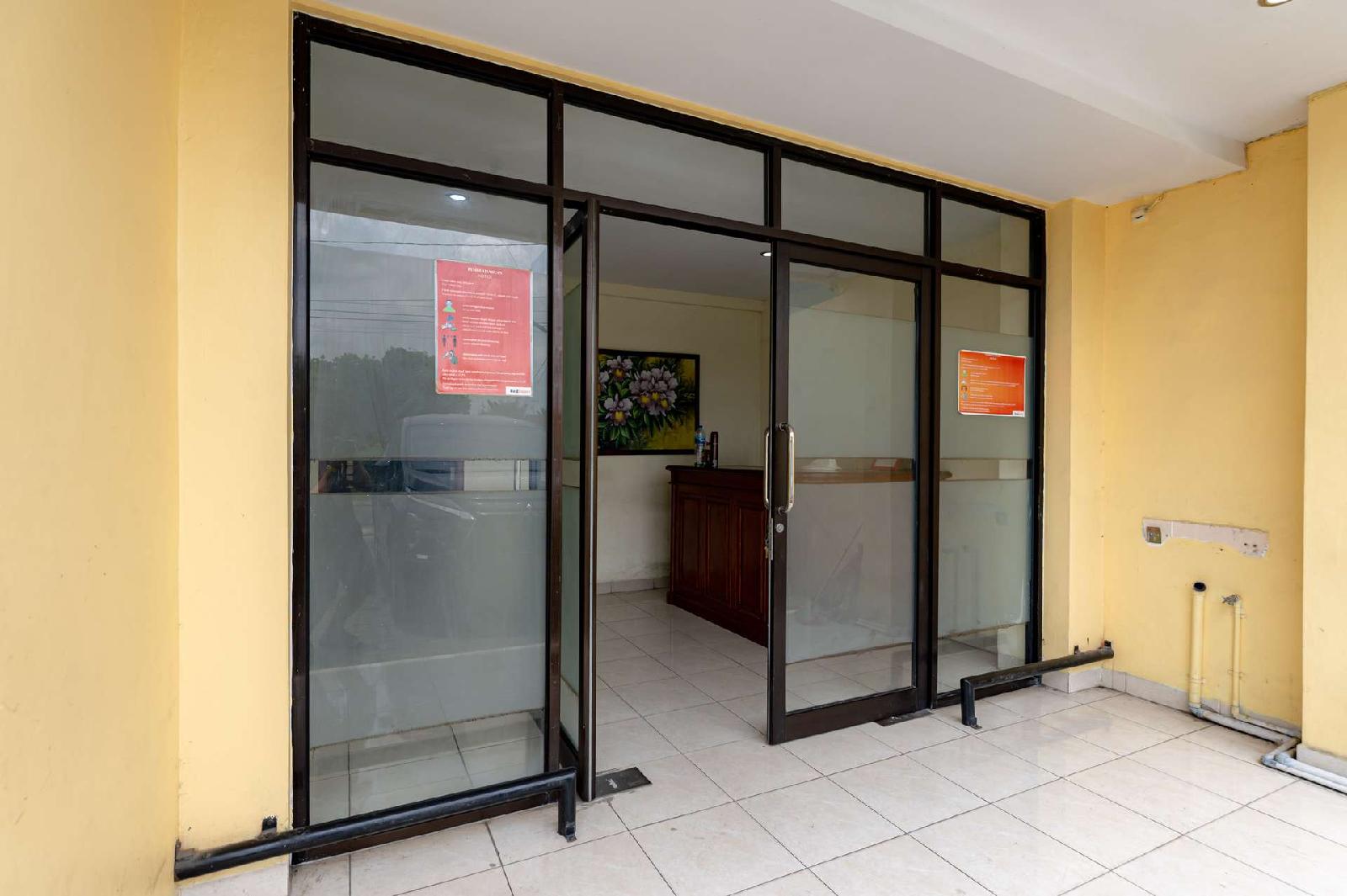 Medan Johor 2 by RedDoorz