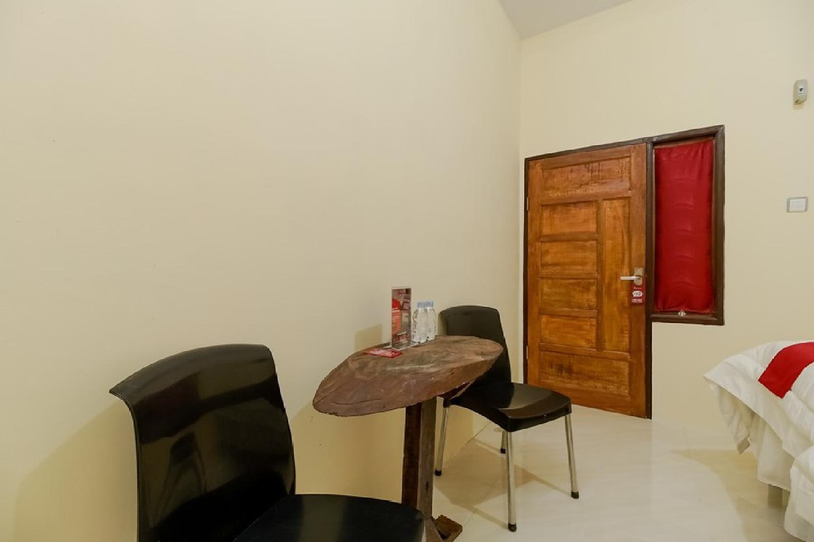 RedDoorz Near Tahura Berastagi