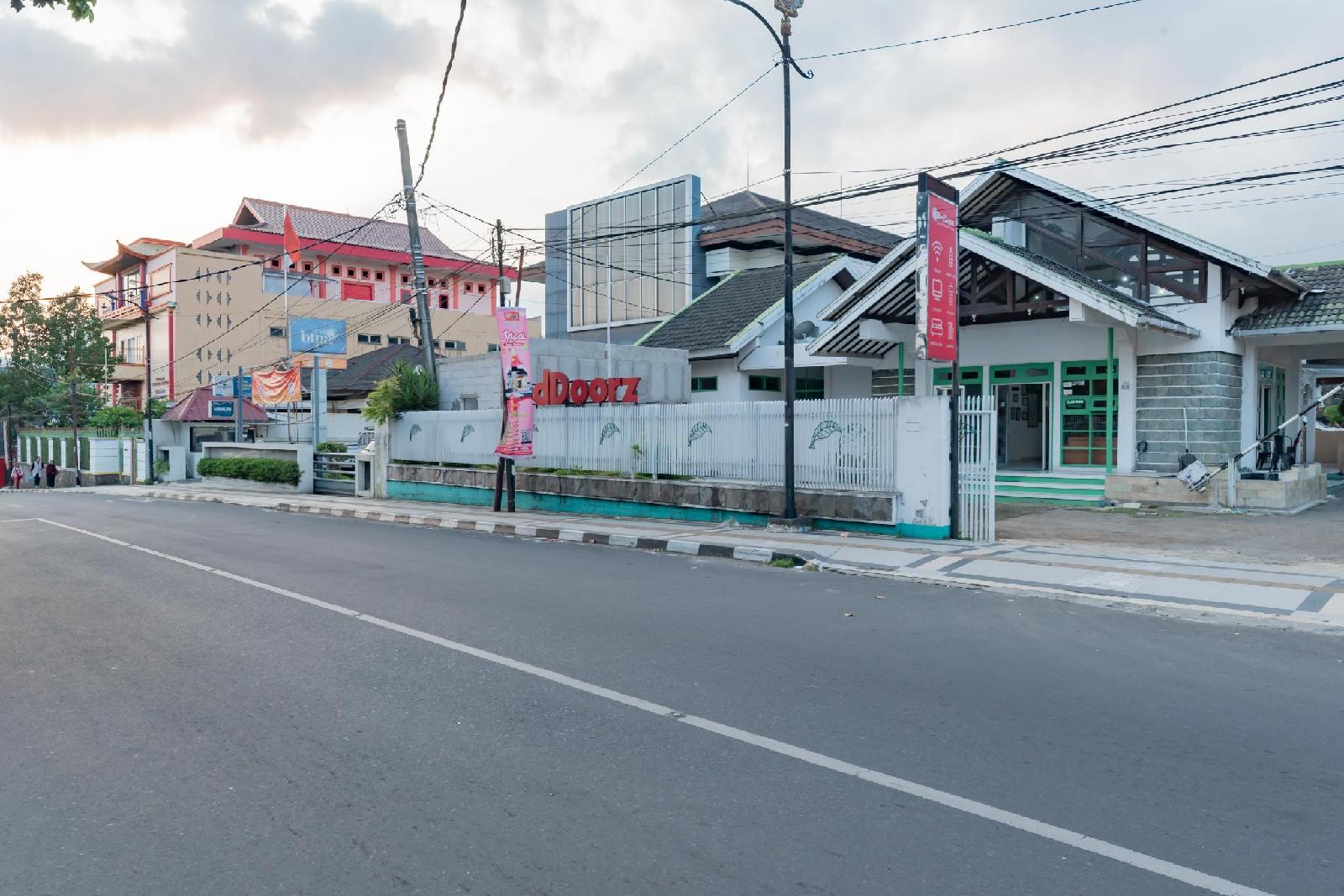 Daun Hijau Hotel by Reddoorz