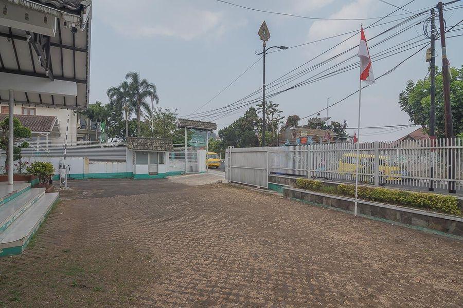 Daun Hijau Hotel by Reddoorz