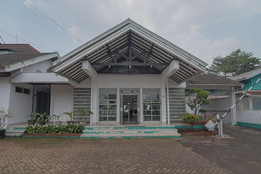 Daun Hijau Hotel by Reddoorz