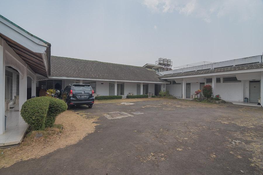 Daun Hijau Hotel by Reddoorz