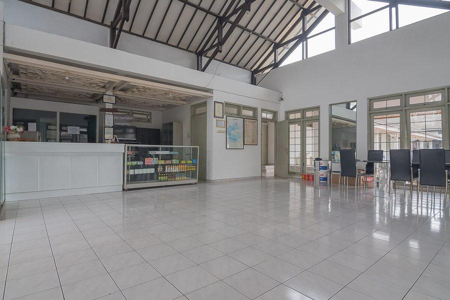 Daun Hijau Hotel by Reddoorz
