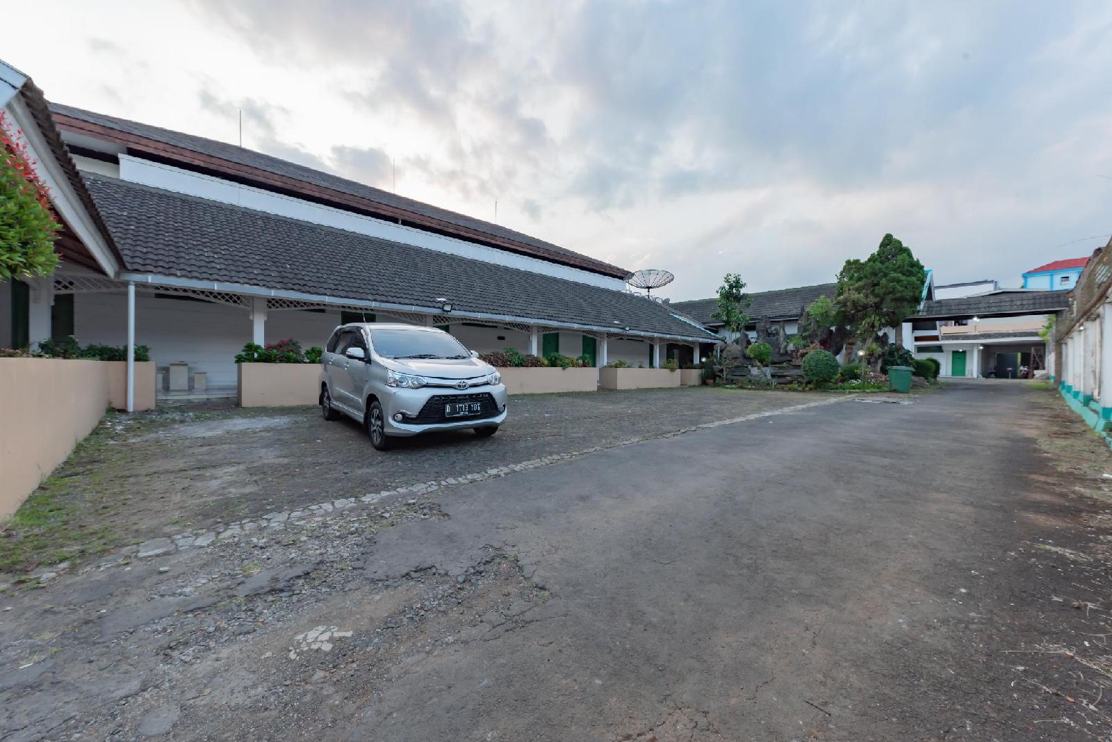 Daun Hijau Hotel by Reddoorz