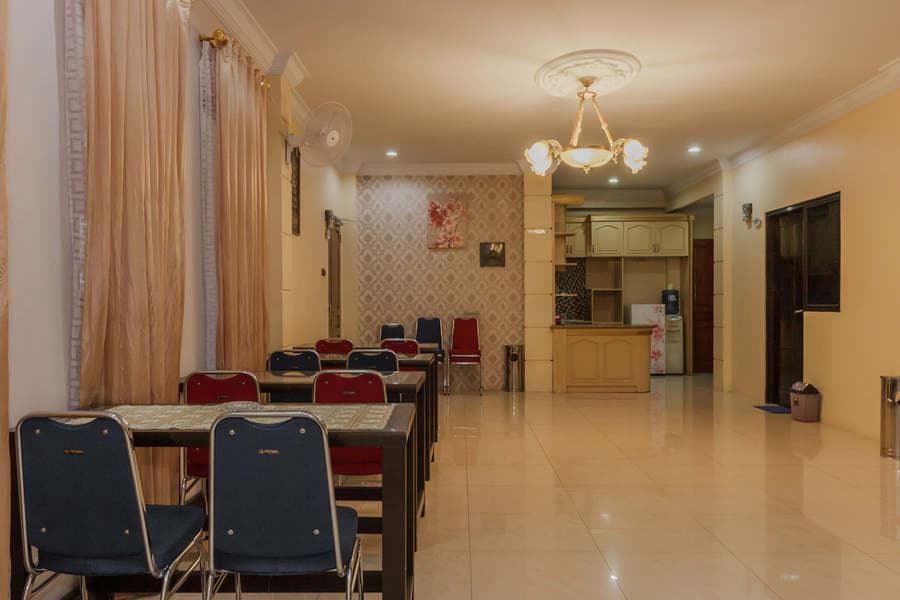 RedDoorz Plus near Pantai Malalayang Manado