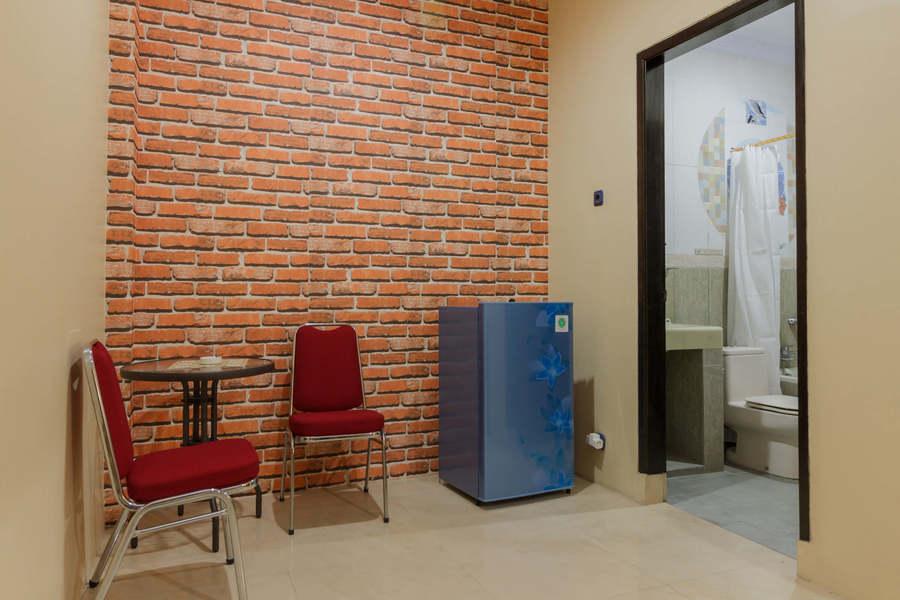 RedDoorz Plus near Pantai Malalayang Manado