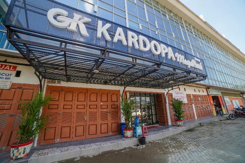 OYO 90447 Kardopa Hotel Megapark