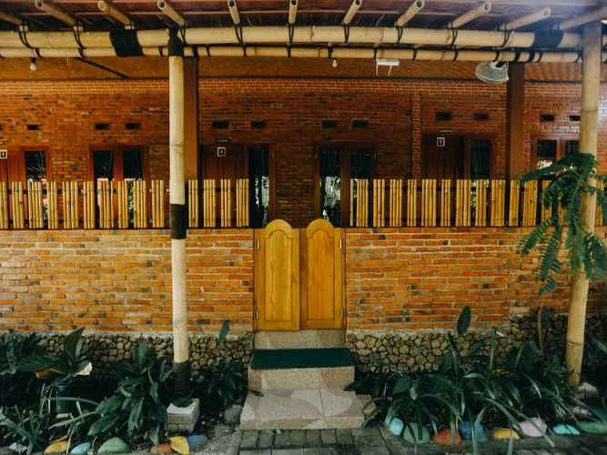 Kampoeng Osing Syariah Guesthouse by OYO Rooms