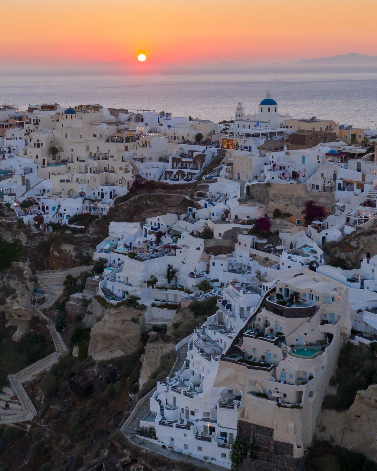 Pezoules of Oia