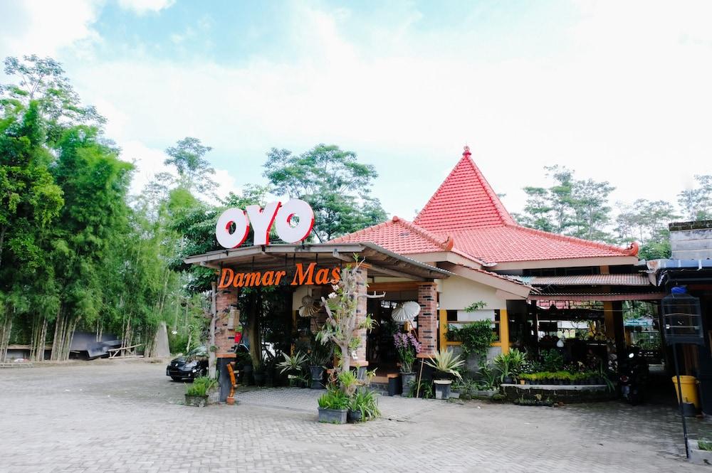 Damar Mas Resort Lereng Kelud by OYO Rooms
