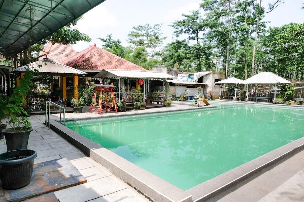 Damar Mas Resort Lereng Kelud by OYO Rooms