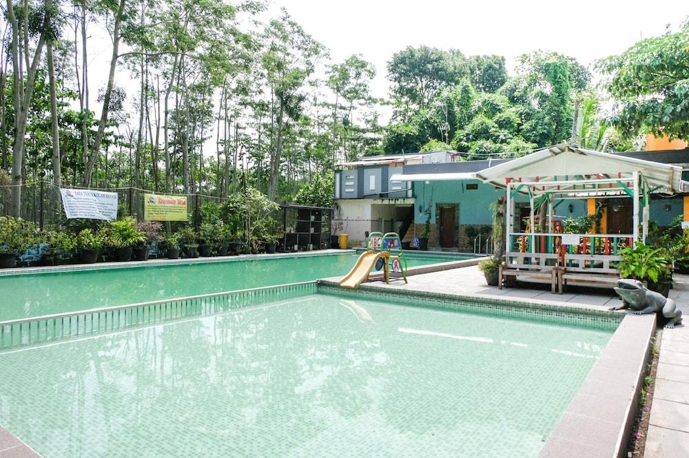 Damar Mas Resort Lereng Kelud by OYO Rooms