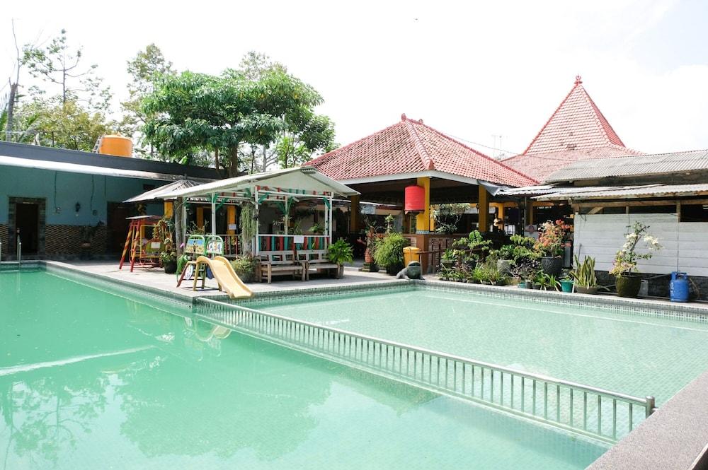 Damar Mas Resort Lereng Kelud by OYO Rooms