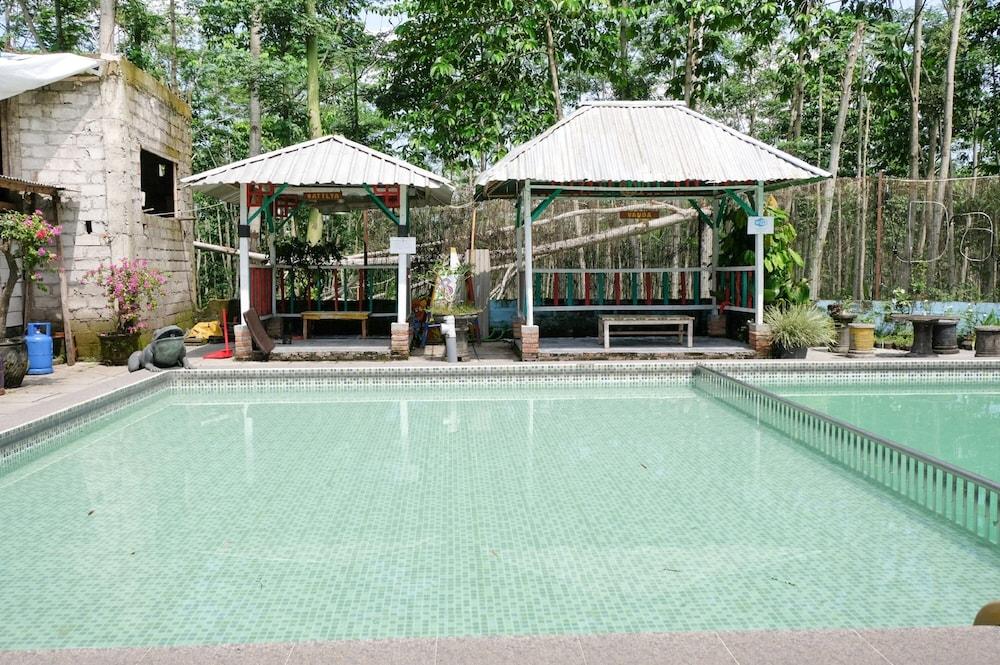 Damar Mas Resort Lereng Kelud by OYO Rooms