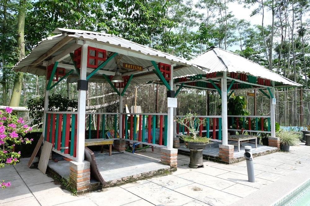 Damar Mas Resort Lereng Kelud by OYO Rooms