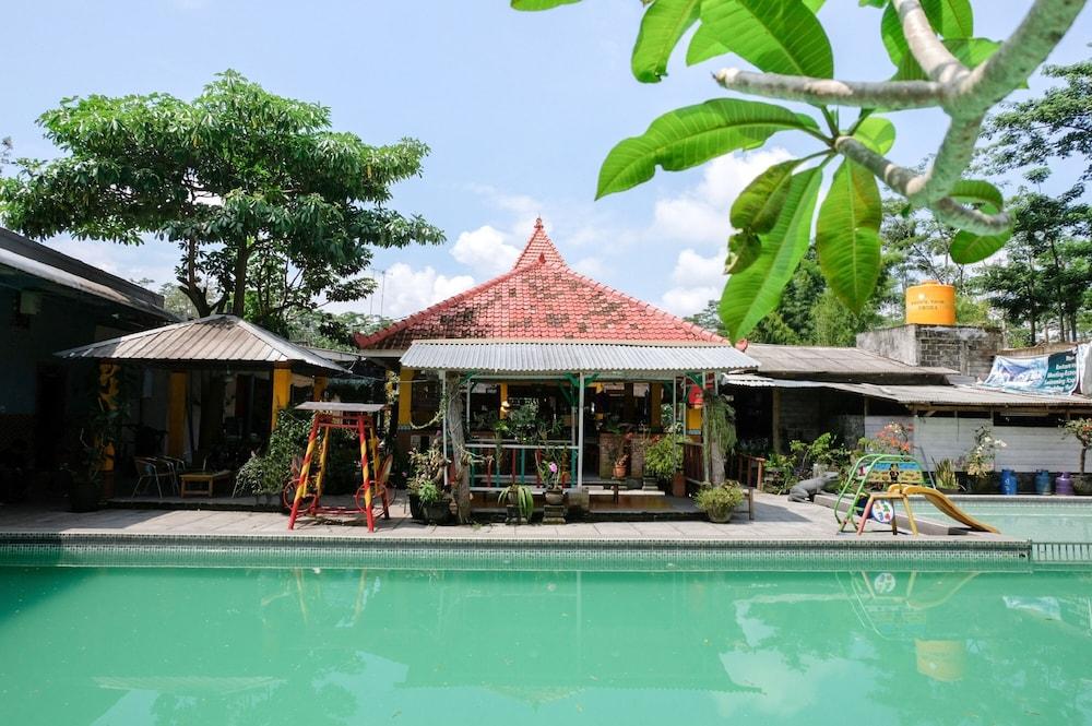 Damar Mas Resort Lereng Kelud by OYO Rooms