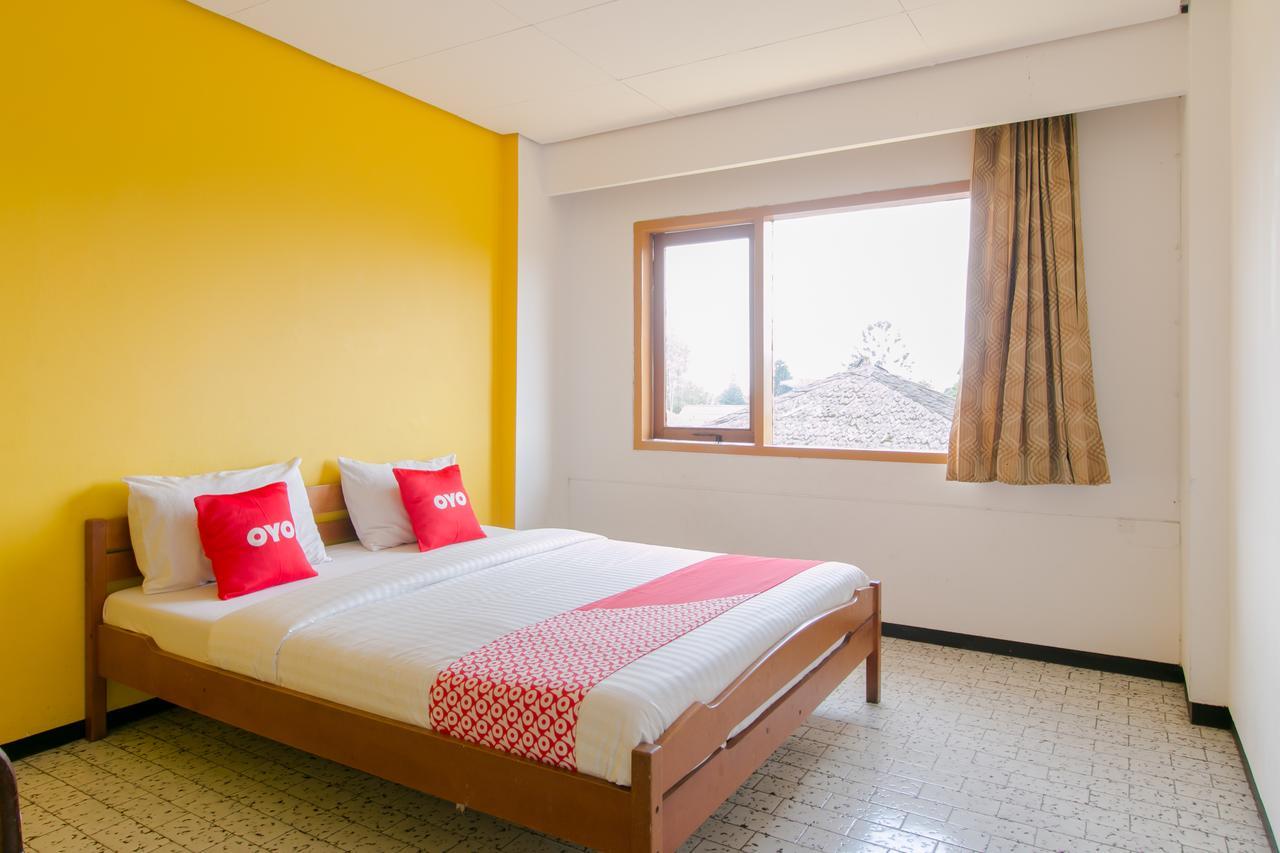 Koneng Hotel by OYO Rooms